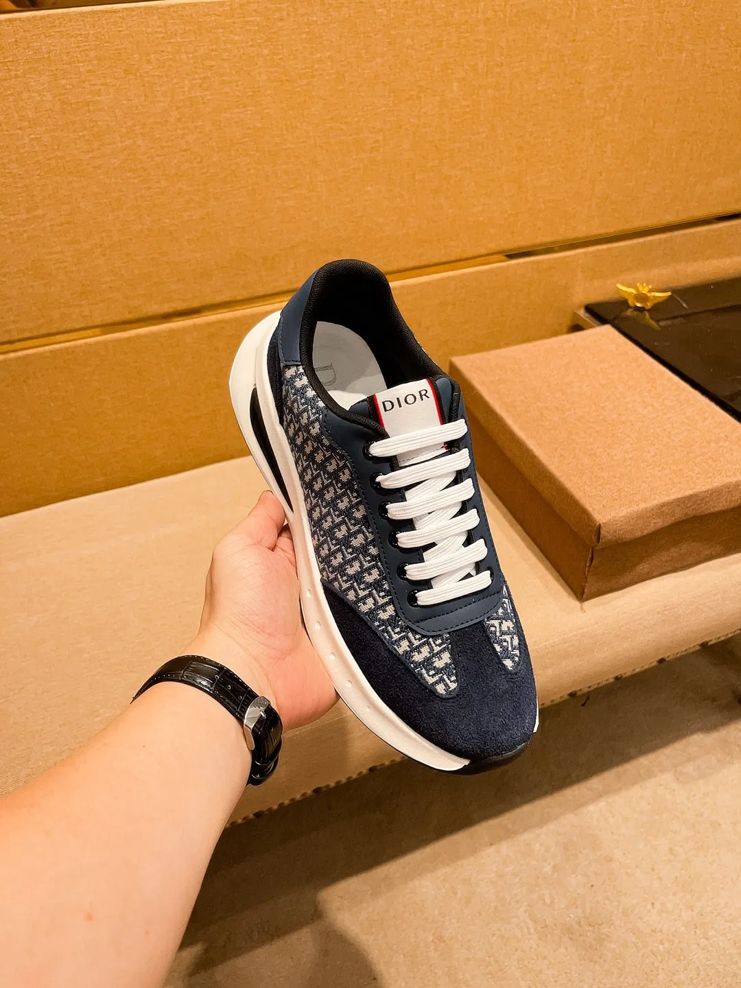Men's shoes💰 440💰🔥 [Dior] Men's high-end brand of shoes official website 1:1 latest masterpiece: the upper is made of imported first-layer cowhide from Italy, comfortable and breathable lining ➕original non-slip and wear-resistant outsole🔥, making walking more convenient and comfortable! An exclusive new model, a stunning work, a beautiful 1:1 replica [color] compared to the official quality! Create a fashionable personality to set off your uniqueness! A must-have for trendy men! Classic 🔥Size: 39-44 Color: 🔥Multiple colors available